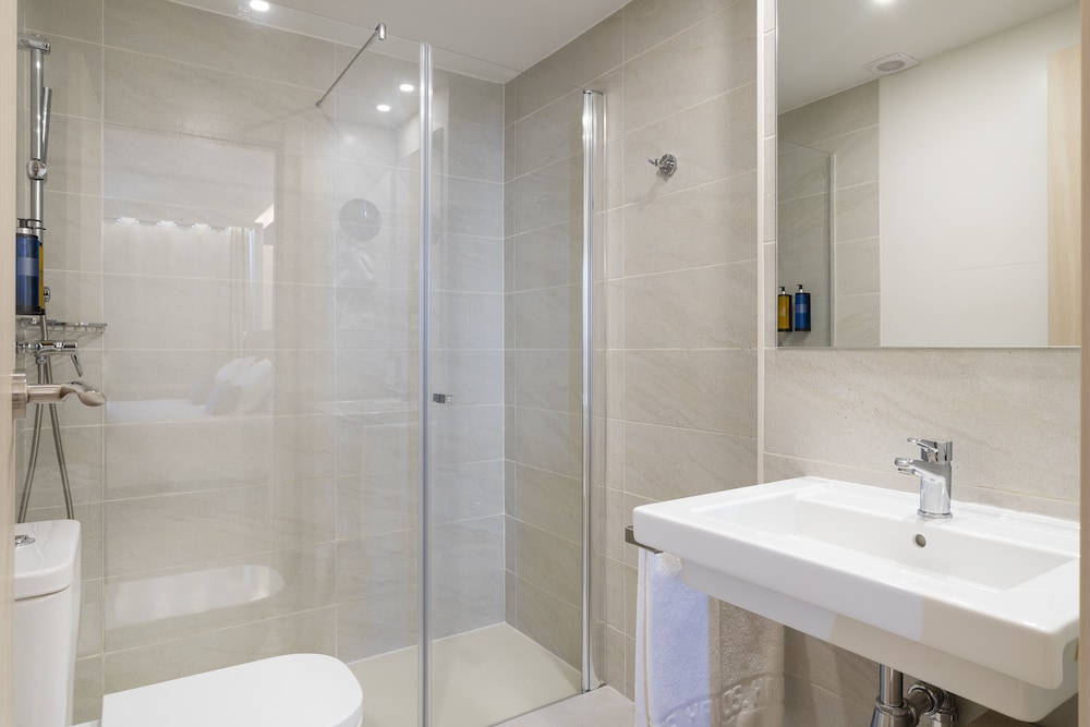 Studio Suite - Photo 8