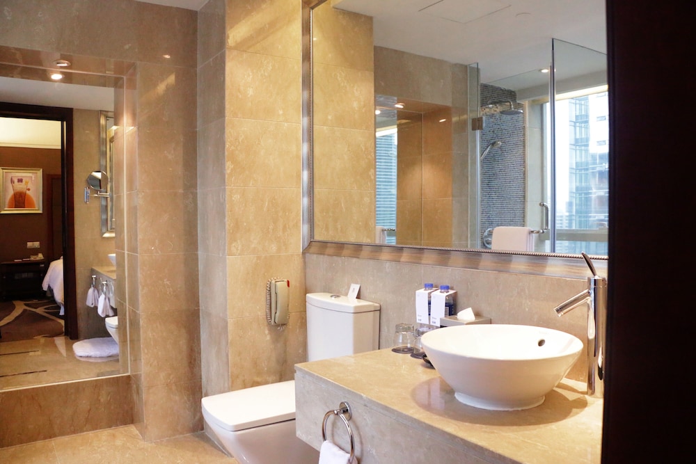 Panoramic Studio Suite, 1 King Bed - Photo 12