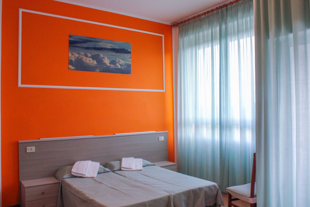 Double Room (Beach access included)