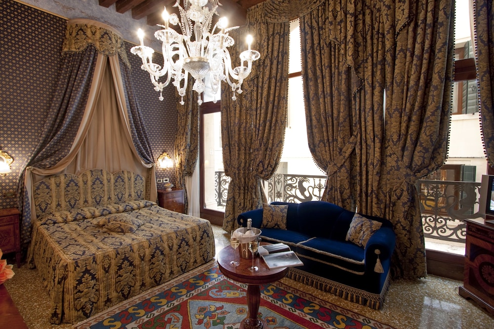 Junior Suite Gritti Partial Canal View photo 1