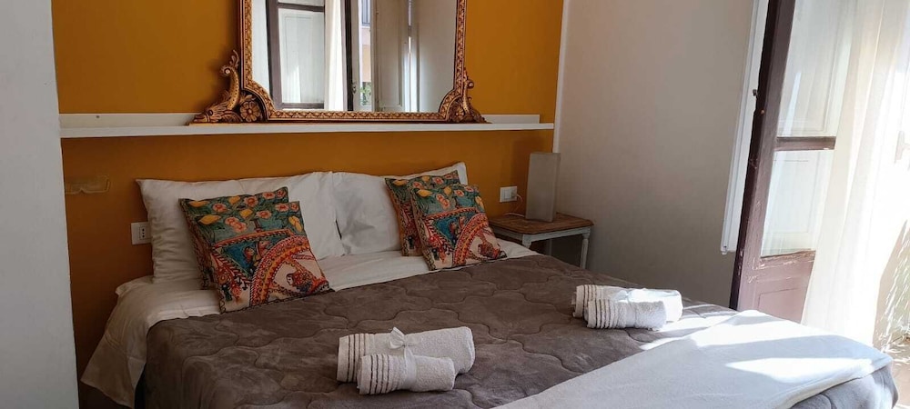 Deluxe Single Room, Balcony, Courtyard View