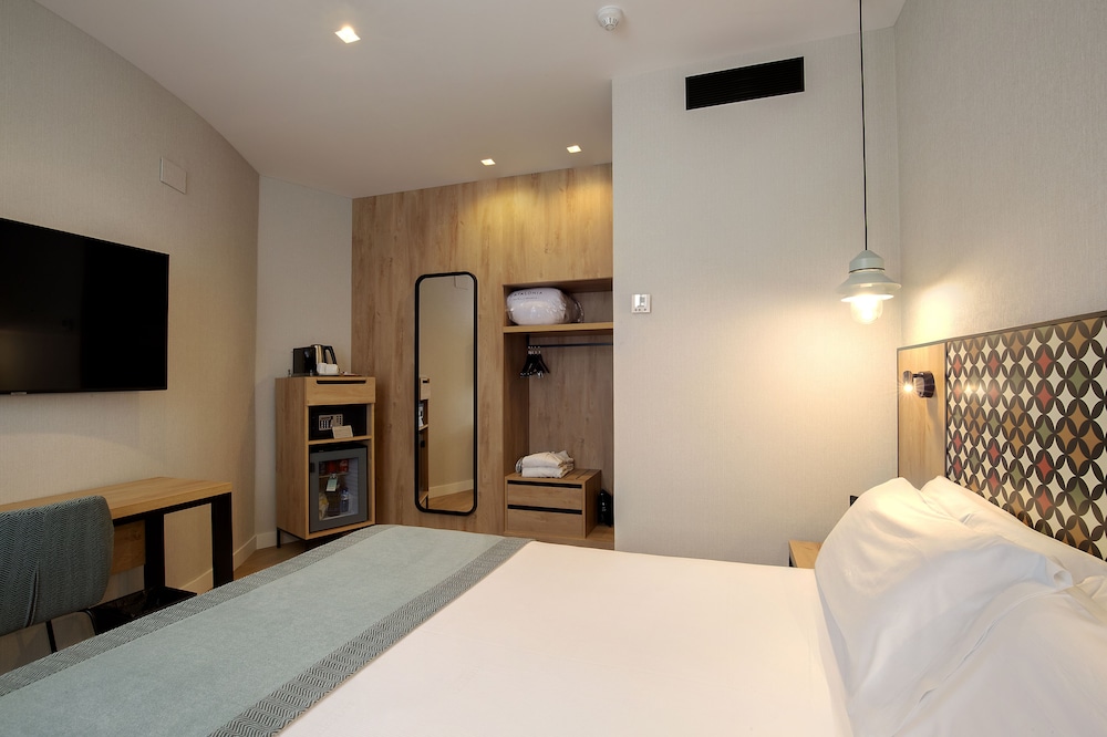 Double Room Single Use (Premium Corner)
