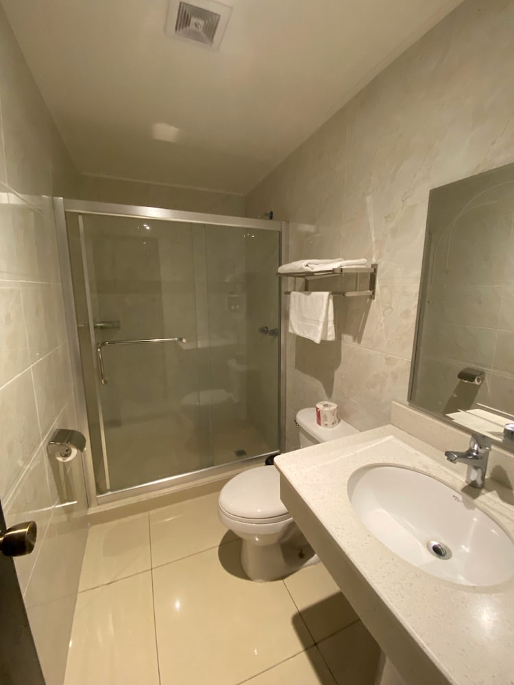Deluxe Double Room, 1 King Bed, Non Smoking photo 2