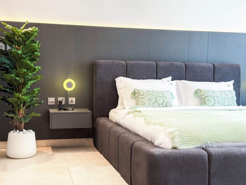 Luxury Apartment, City View, Tower photo 2