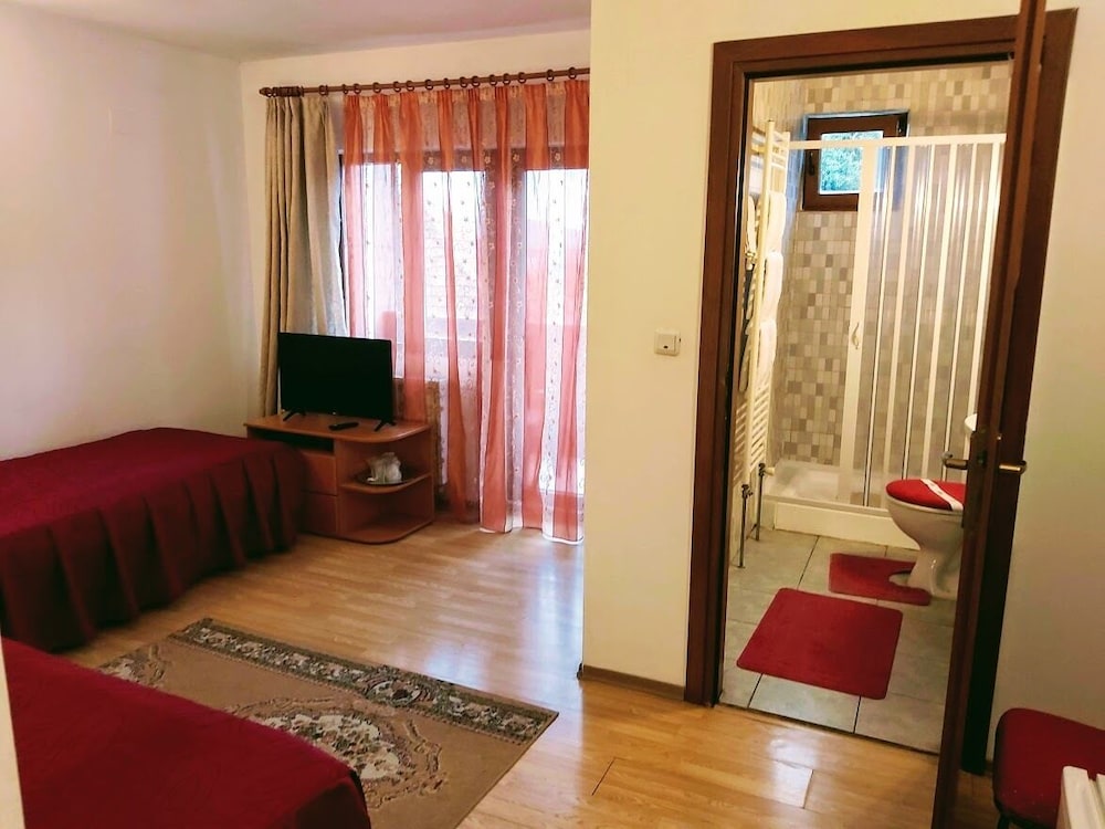 Triple Room, Hill View photo 1