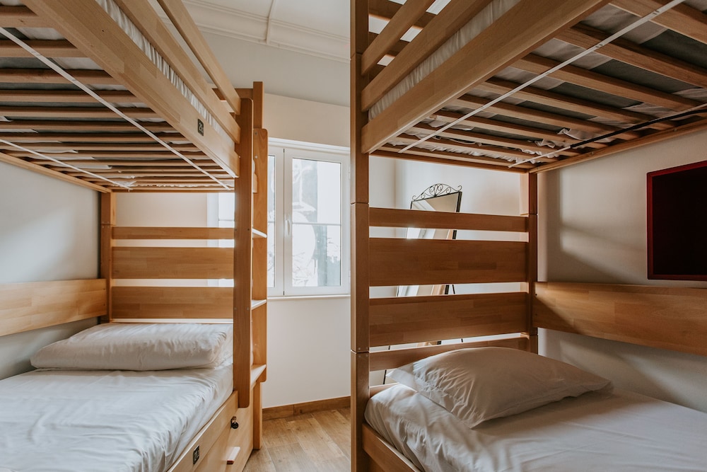 Bed in Shared Mixed Dormitory, Shared Bathroom