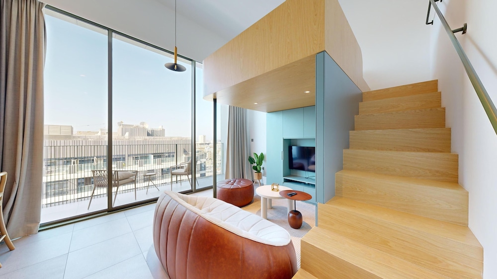 Deluxe Loft, 1 Queen Bed, Private Bathroom, City View photo 1