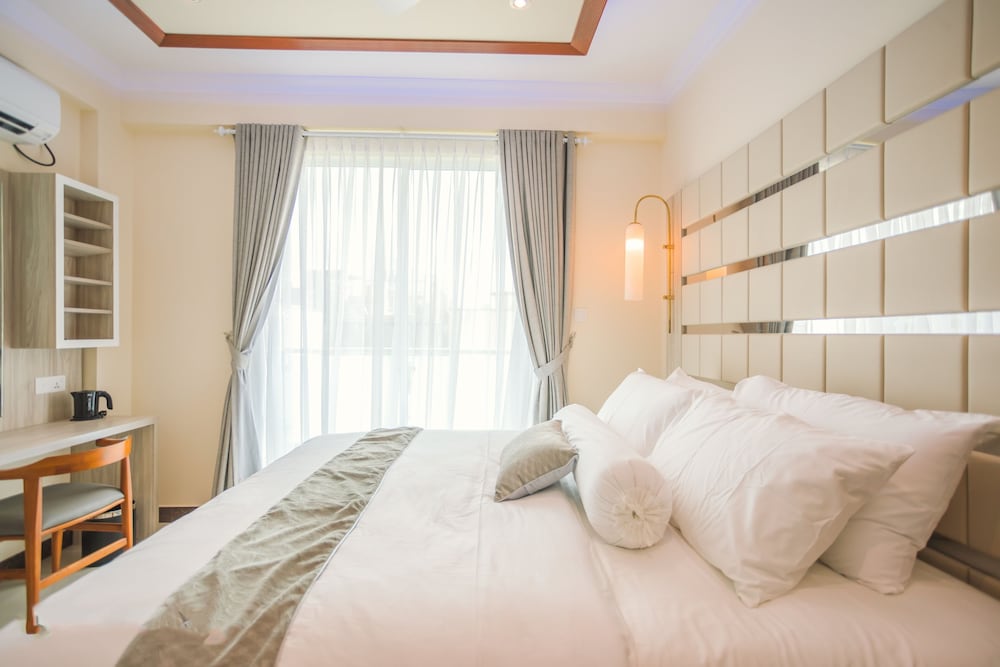 Deluxe Room, Balcony - Photo 6