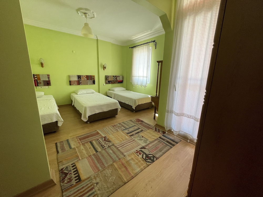 Standard Triple Room - Photo 7