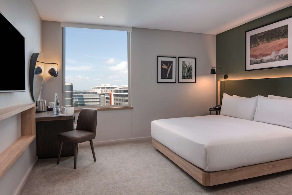 Room, 1 King Bed, Accessible - Photo 5