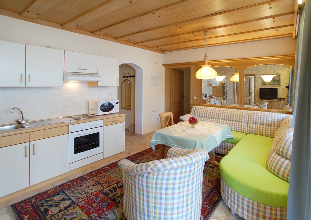 Traditional Apartment, 2 Bedrooms, Non Smoking, Mountain View photo 1