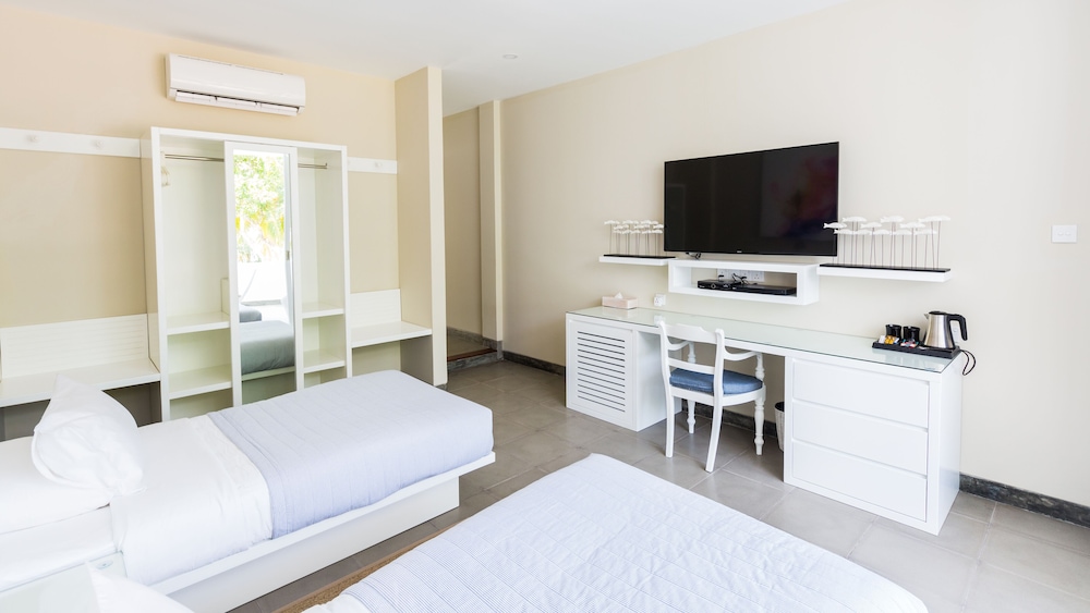 Deluxe Room with Ocean View photo 3