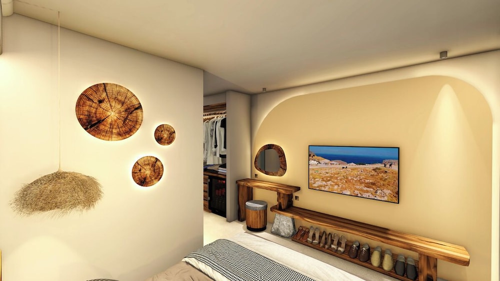 Deluxe Suite Sea View and Pool photo 3