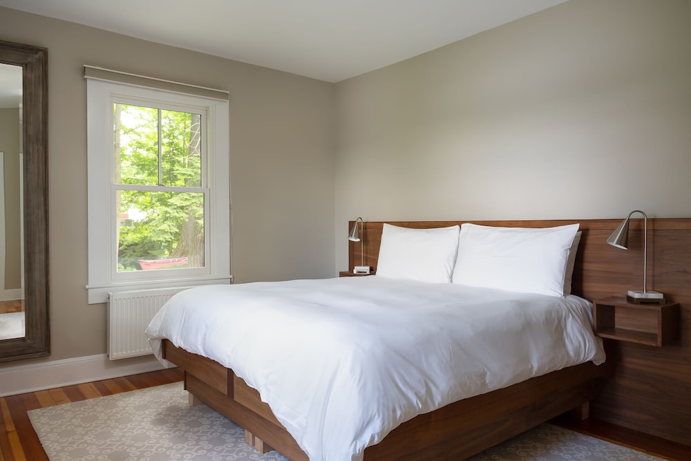 Grand Suite, 1 Bedroom, Private Bathroom, Lake View photo 2