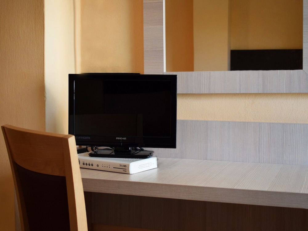 Standard Double Room - Photo 7