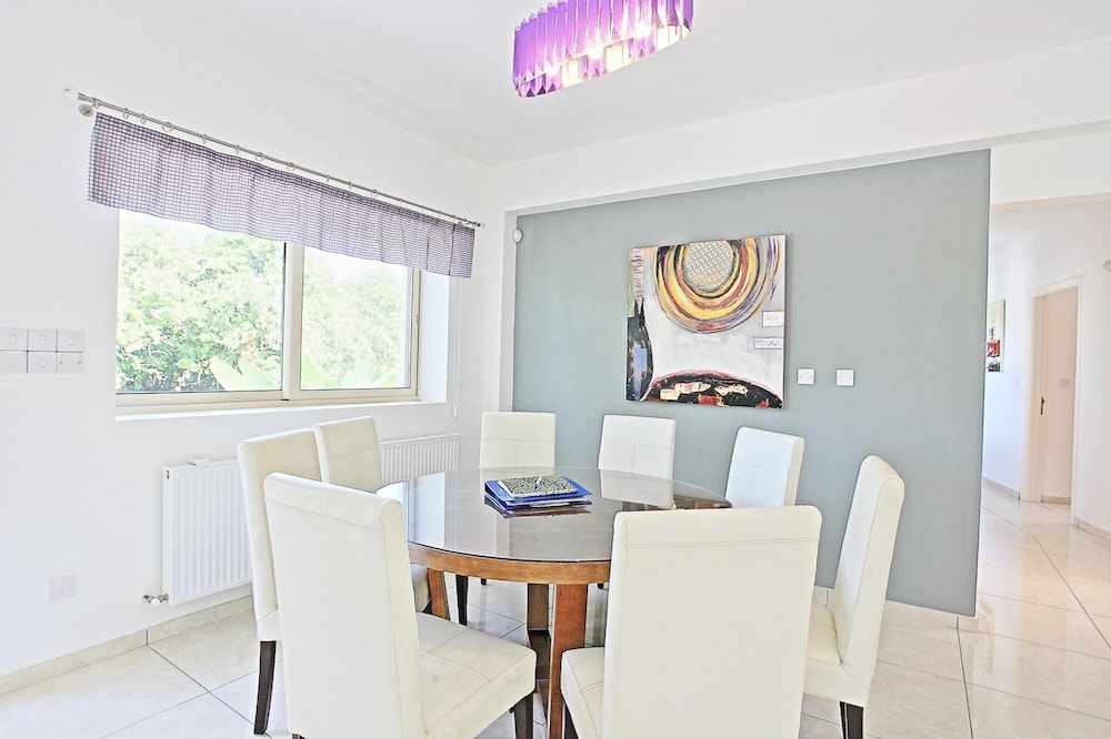 Villa photo 3