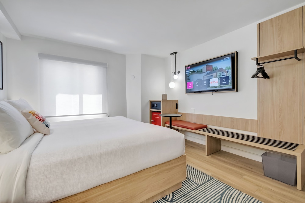 Standard Room, 1 King Bed - Photo 7
