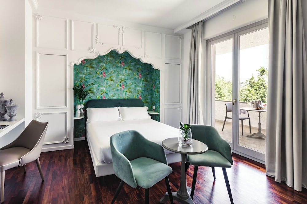 Junior Double or Twin Room, Balcony photo 2