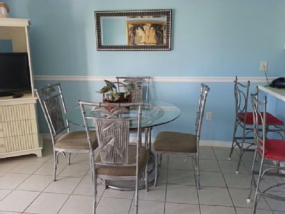 Condo, 1 Bedroom, Kitchen (NOT BEACHFRONT- # 307) photo 2