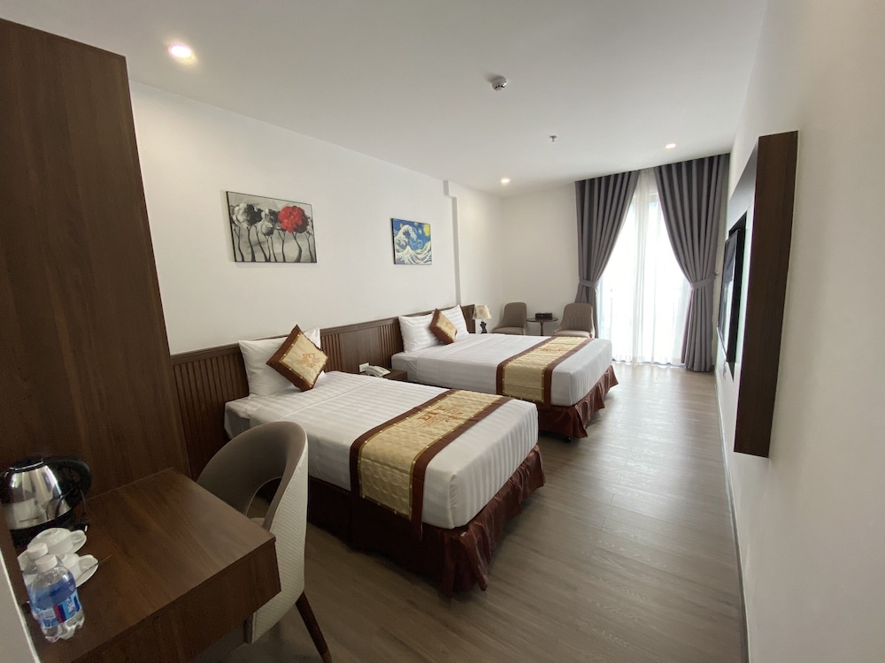 Deluxe Triple Room, City View