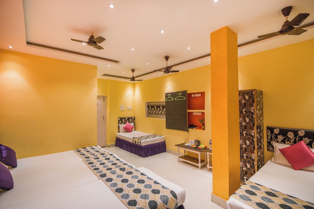 Family Room, 6 Bedrooms - Photo 6