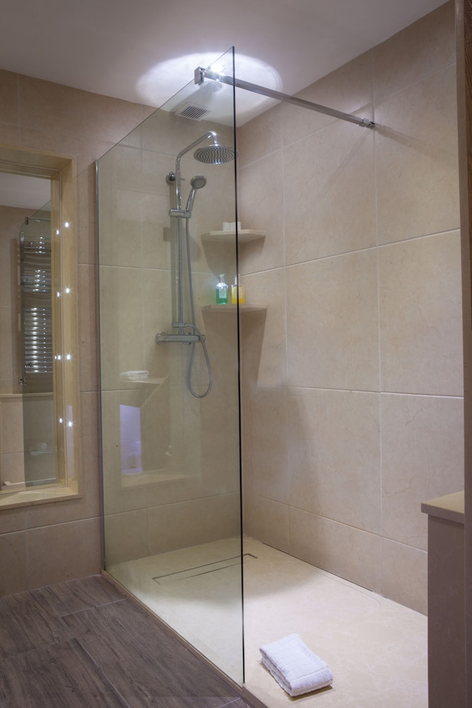 Double Room - Photo 7