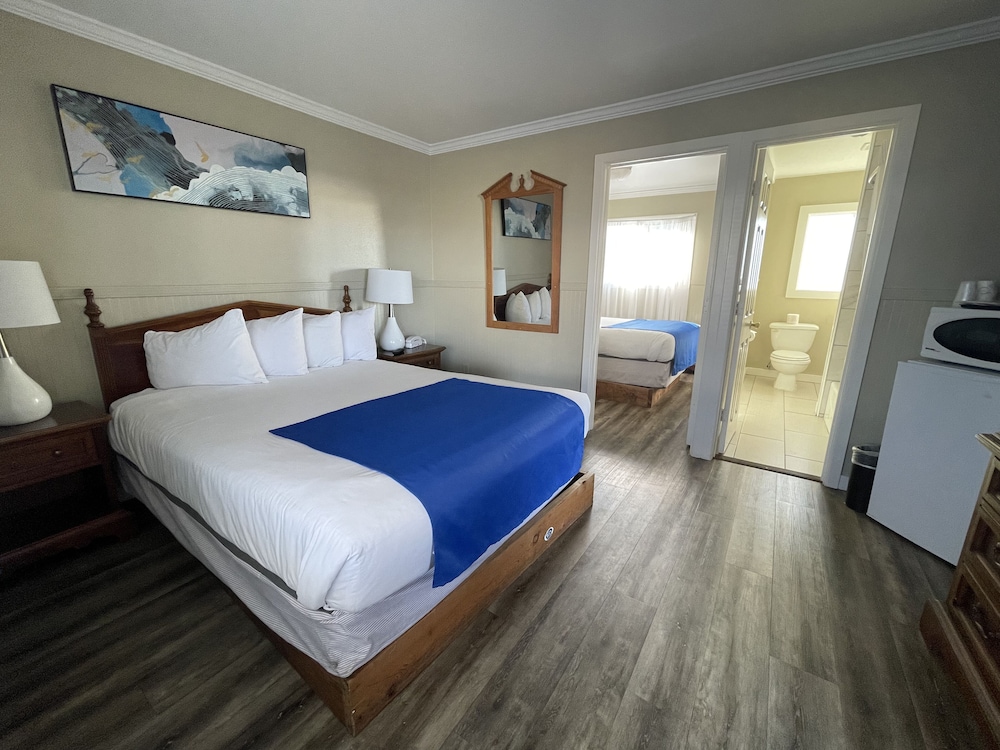 Suite 2 King 1 Queen