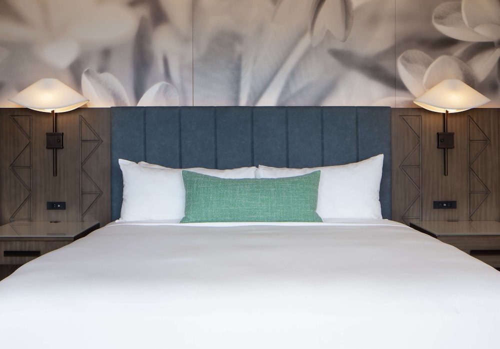 King Oceanfront Lanais Suite