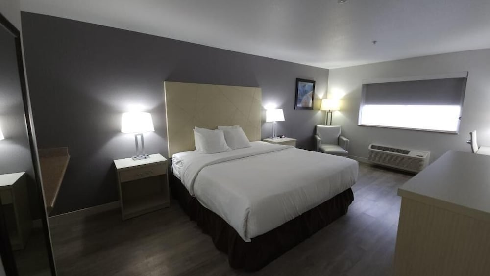 Standard Apartment, 1 King Bed - Photo 3
