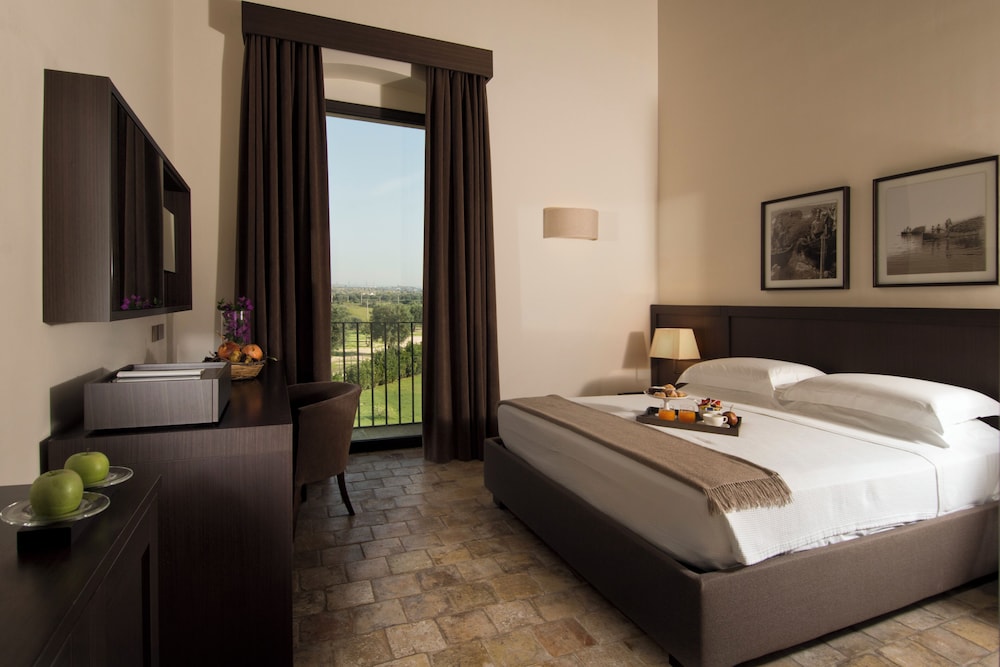 Deluxe Double or Twin Room photo 1