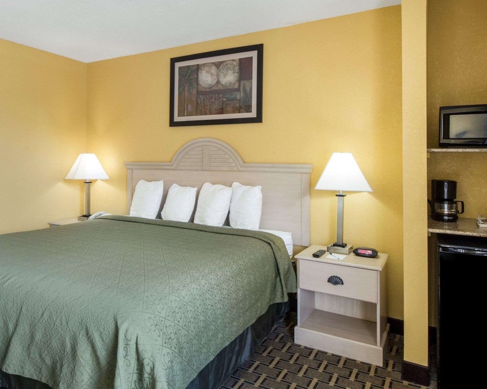 Suite, 1 King Bed, Accessible, Non Smoking photo 3