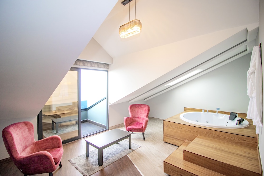Roof Suite with Jacuzzi and Sea View - Photo 6