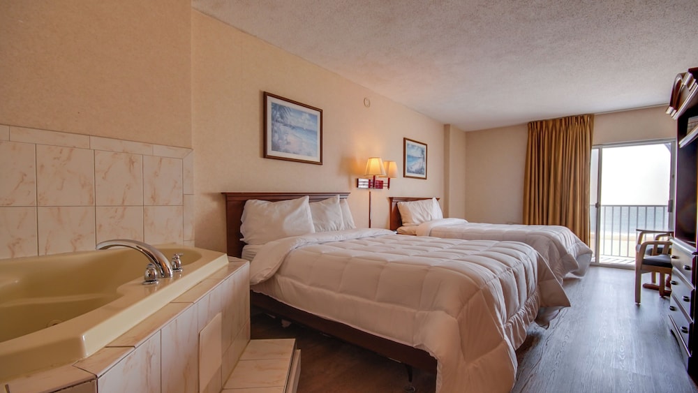 Queen Room 2 Queen Beds, Jetted Tub, Oceanfront