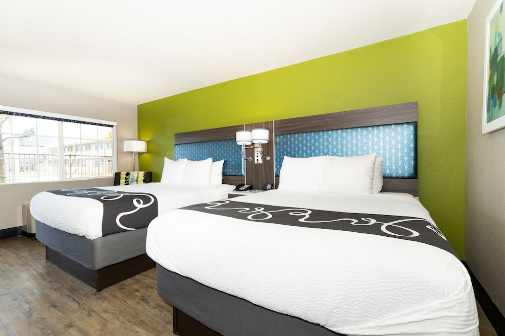 Standard Room, 2 Queen Beds, Accessible, Bathtub - Photo 5