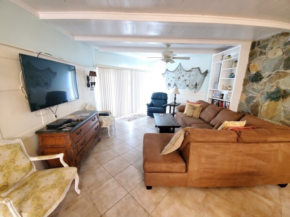 Condo, 2 Bedrooms