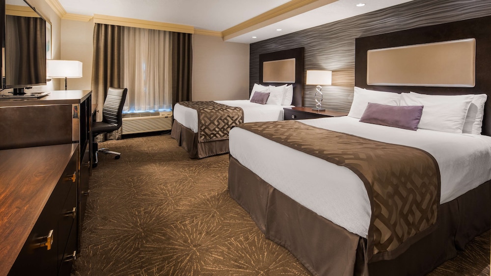 Deluxe Room, 2 Queen Beds, Non Smoking, Refrigerator & Microwave photo 3