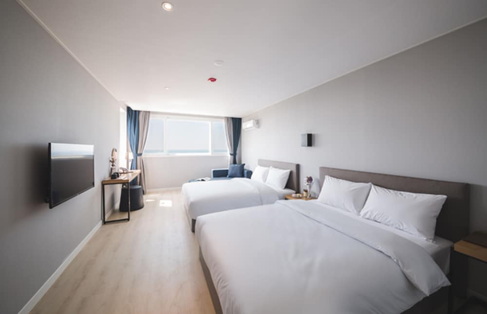 Deluxe Room, 2 Double Beds, Non Smoking, Sea View photo 1