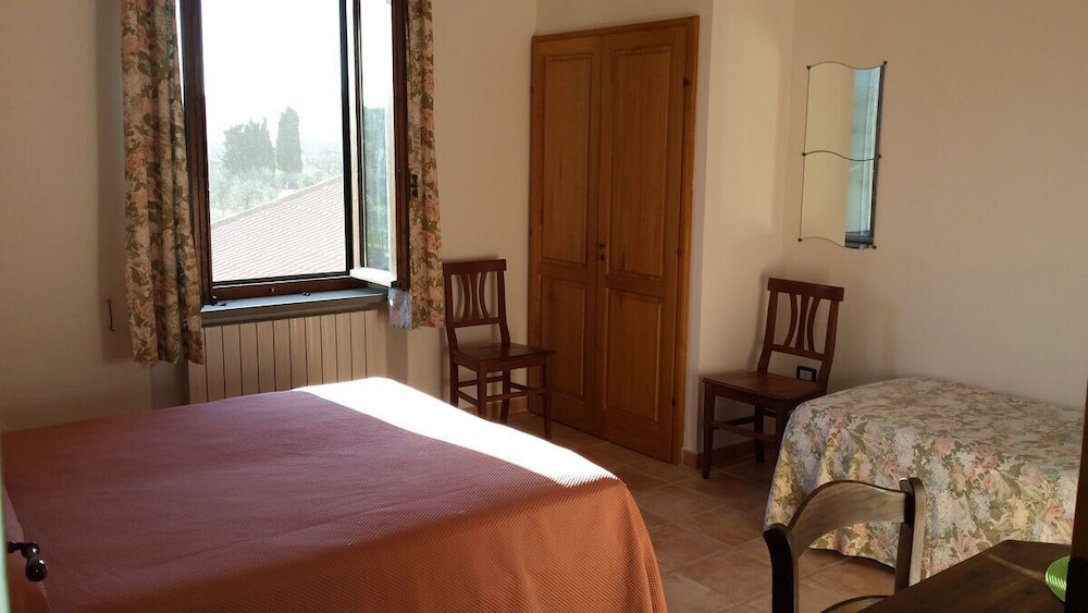 Standard Triple Room photo 2