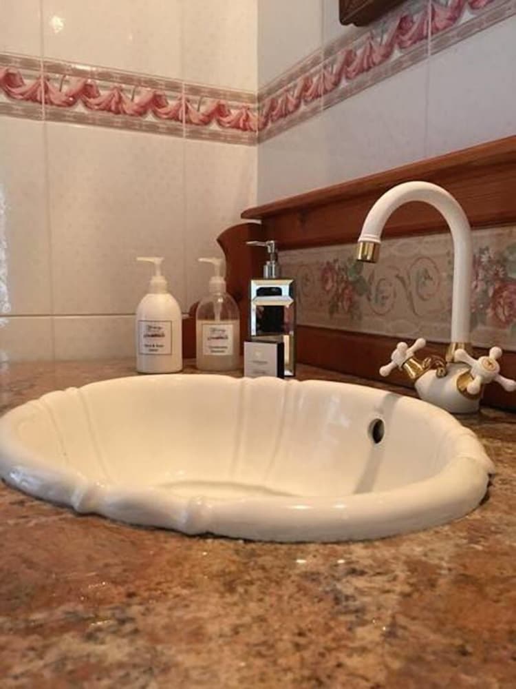 Deluxe Double Room, 1 King Bed (Rozen Honeymoon) photo 3