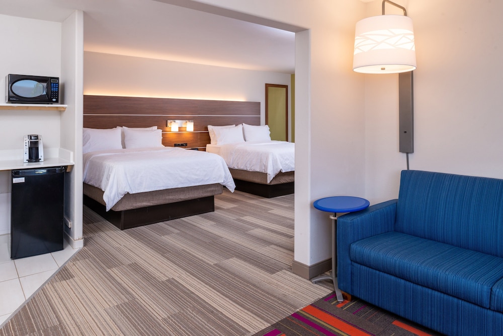 Suite, Multiple Beds - Photo 1