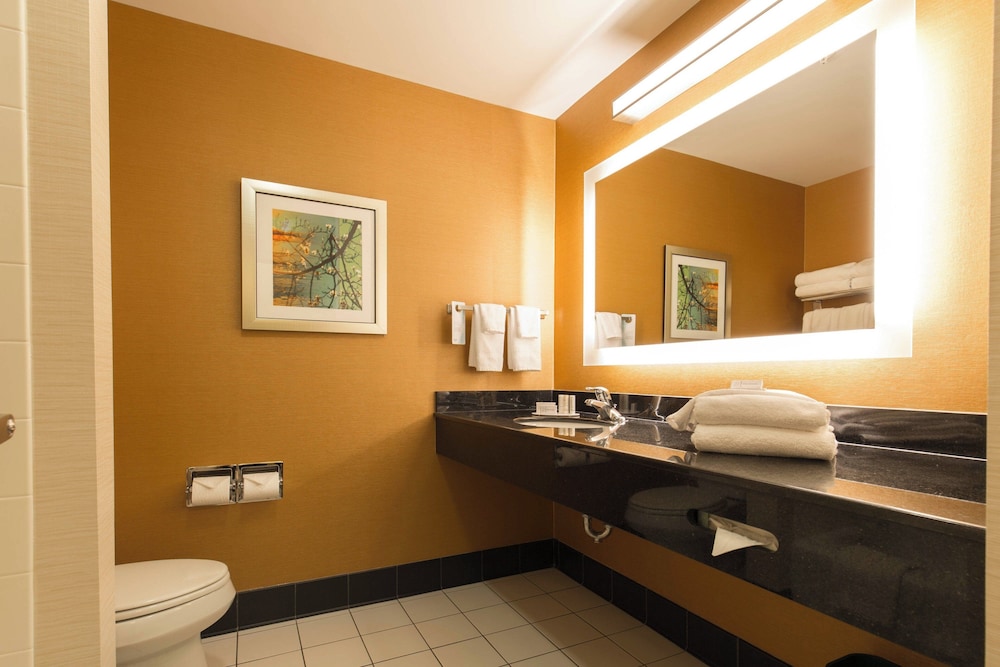Traditional Room, 2 Double Beds, Partial Ocean View (Mobility/Hearing Access, Roll-in Shwr) photo 2