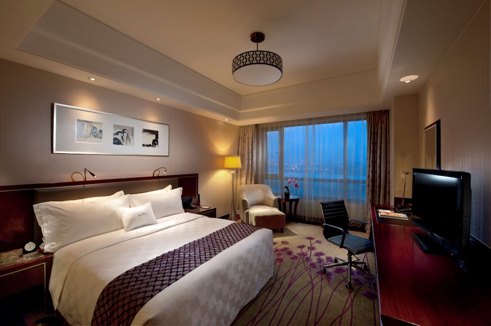 1 KING BED DELUXE ROOM photo 1