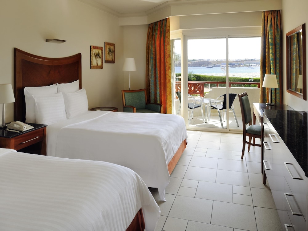 Executive Room, 2 Queen Beds, Partial Sea View, Beachside - Photo 2