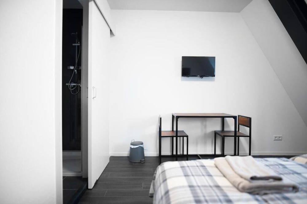 Economy Double Room - Photo 2