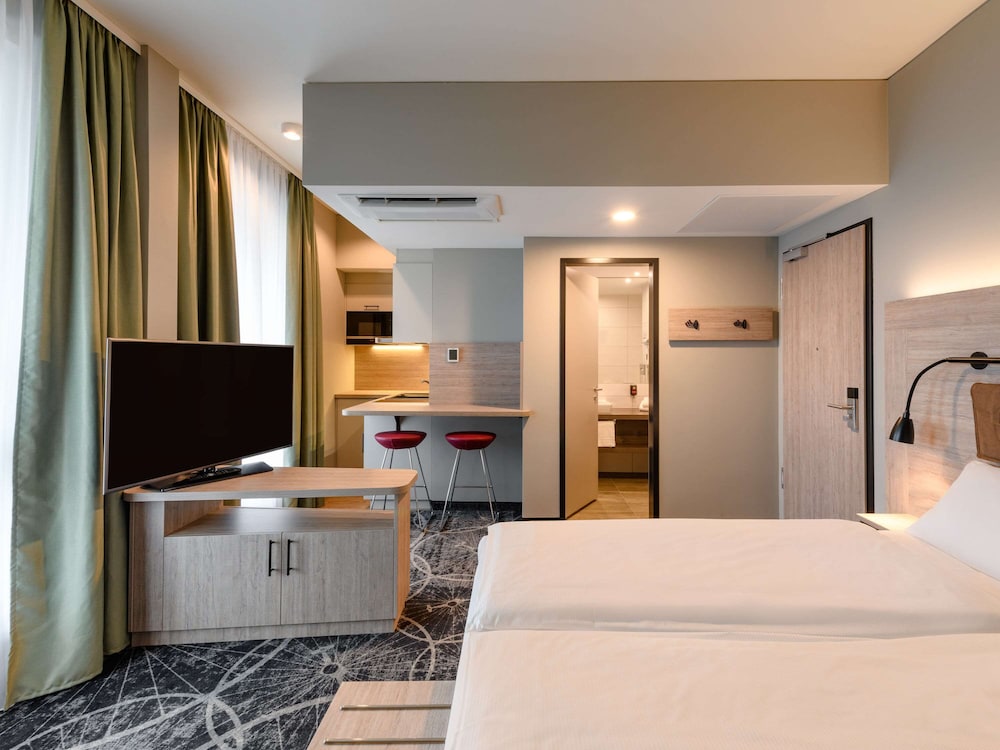 Family Double Room, Multiple Beds, Kitchenette (Modern) photo 2