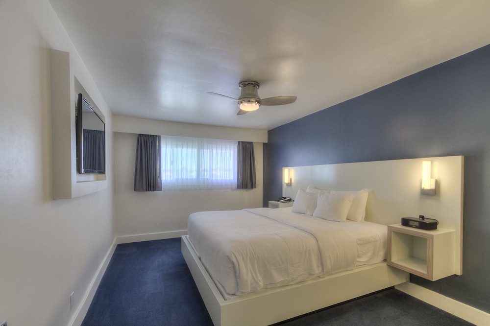 Premier One Bedroom Suite photo 1