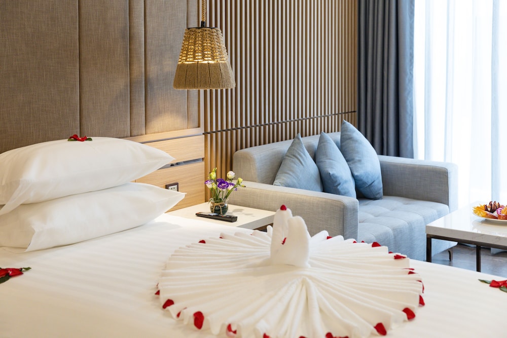 Deluxe Room, Balcony, City View - Photo 1