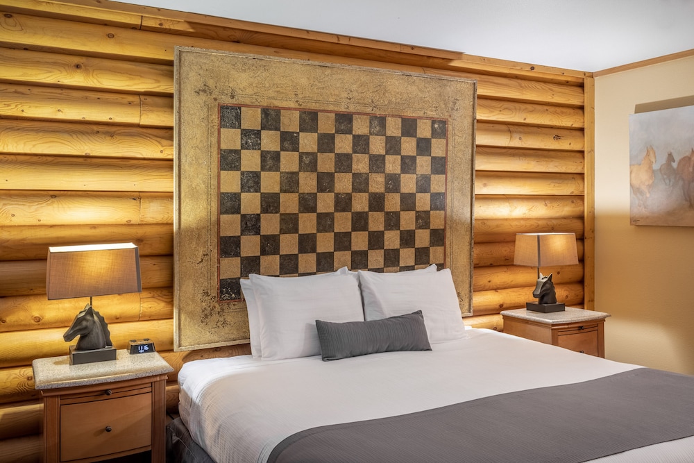 Deluxe Room, 1 King Bed (No Pets Allowed) photo 2