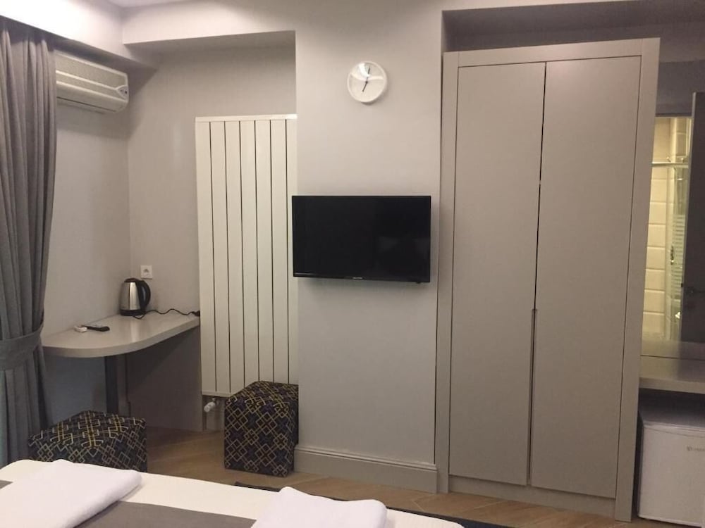 Deluxe Room, 1 Queen Bed, Non Smoking, Garden View photo 2