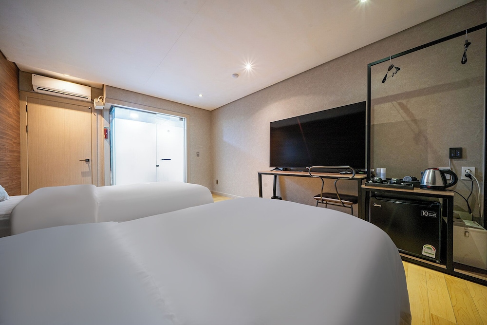 Luxury Twin Room, 2 Twin Beds - Photo 7